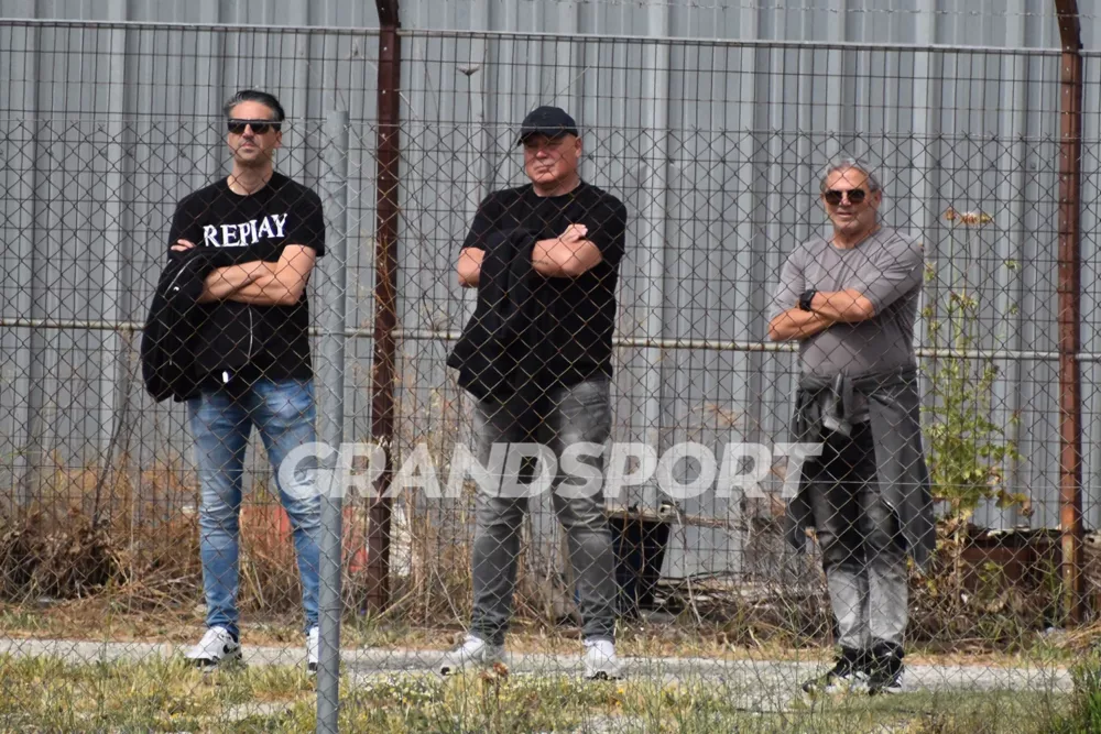 Ο Ζοσέ Ανιγκό, διευθυντής της ακαδημίας του Ολυμπιακού, «τσέκαρε» ταλέντα από το ματς της Μικτής Κ14 Ηρακλείου!