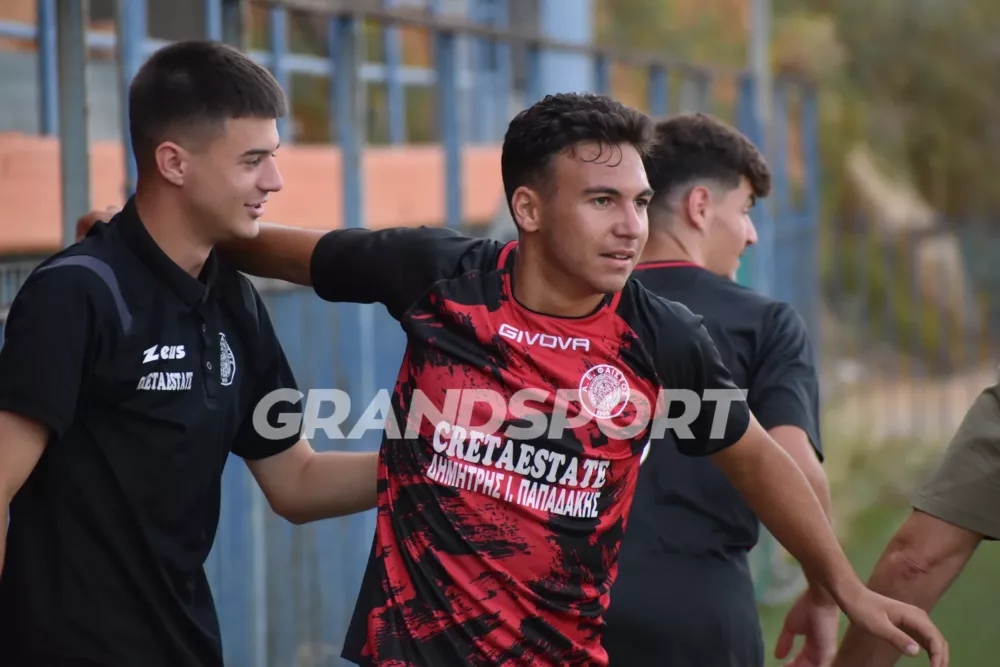 Youth League: H μαντινάδα του Γιάννη Παπαδάκη και η απονομή στη Φαιστό για την 3η θέση! (vid)
