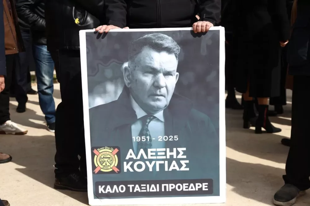 Πλήθος κόσμου στο τελευταίο αντίο του Αλέξη Κούγια