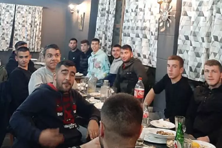 ΖΑΡΟΣ ΤΡΑΠΕΖΙ 1