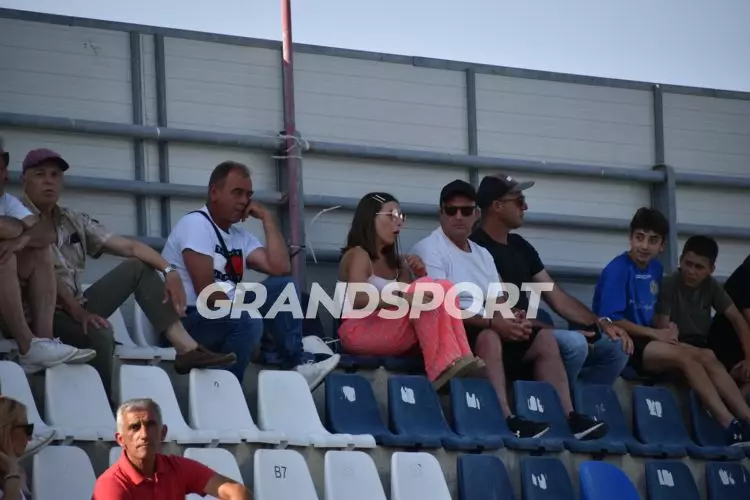 &Mu;&Iota;&Kappa;&Tau;&Epsilon;&Sigma; &Epsilon;&Pi;&Sigma;&Eta; &Pi;&Rho;&Omicron;&Kappa;&Rho;&Iota;&Sigma;&Eta;215