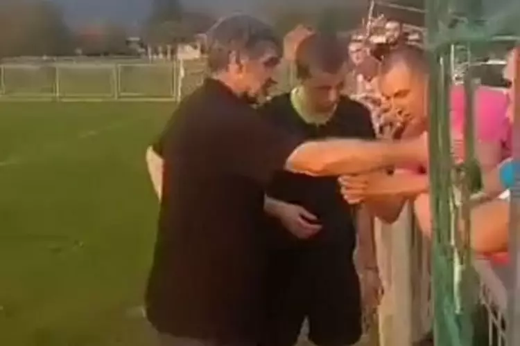 referee