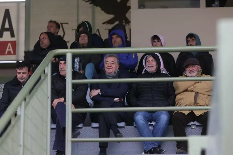 &Gamma;&Iota;&Omicron;&Upsilon;&Chi;&Tau;&Alpha;&Sigma; &ndash; &Pi;&Omicron;&Rho;&Omicron;&Sigma;(11)