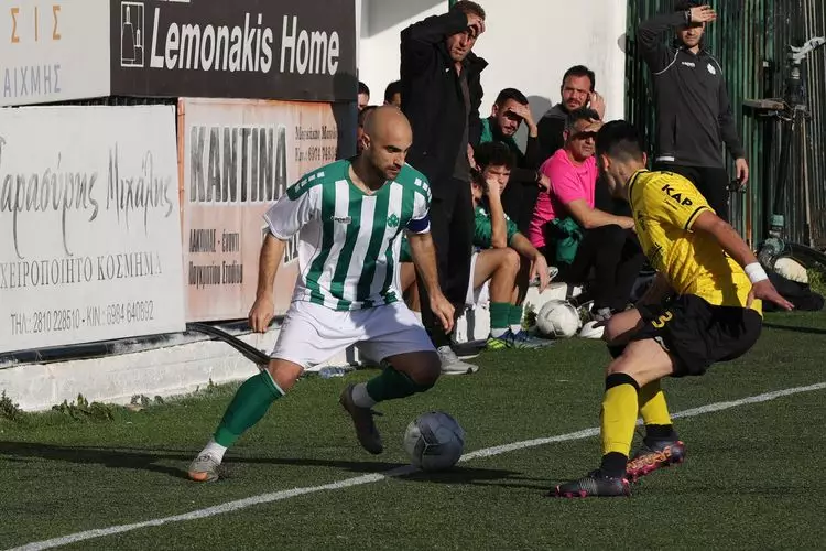 &Pi;&Omicron;&Alpha; &Alpha;&Nu;&Theta;&Epsilon;&Sigma;&Tau;&Iota;&Omega;&Nu; (4)