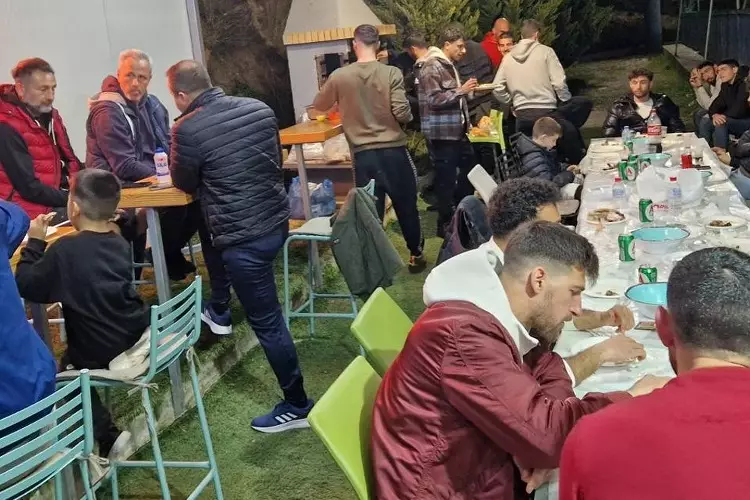 &Alpha;&Lambda;&Mu;&Upsilon;&Rho;&Omicron;&Sigma; &Mu;&Pi;&Alpha;&Rho;&Mu;&Pi;&Epsilon;&Kappa;&Iota;&Omicron;&Upsilon; &Pi;&Alpha;&Iota;&Kappa;&Tau;&Epsilon;&Sigma; (2)