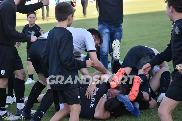 &Pi;&Alpha;&Omicron;&Kappa; &Gamma;&Iota;&Omicron;&Upsilon;&Chi;&Tau;&Alpha;&Sigma; &Tau;&Epsilon;&Lambda;&Iota;&Kappa;&Omicron;&Sigma; &Phi;&Omega;&Tau;&Omicron;&Gamma;&Rho;&Alpha;&Phi;&Iota;&Epsilon;&Sigma; (425)