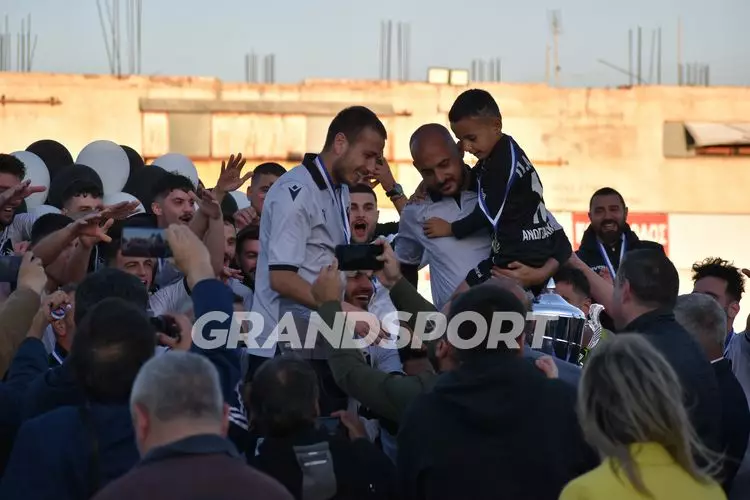 &Pi;&Alpha;&Omicron;&Kappa; &Gamma;&Iota;&Omicron;&Upsilon;&Chi;&Tau;&Alpha;&Sigma; &Tau;&Epsilon;&Lambda;&Iota;&Kappa;&Omicron;&Sigma; &Phi;&Omega;&Tau;&Omicron;&Gamma;&Rho;&Alpha;&Phi;&Iota;&Epsilon;&Sigma; (576)