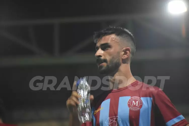 &Pi;&alpha;&rho;&epsilon;&lambda;&theta;ό&nu; &alpha;&pi;ό &tau;&omicron;&nu; &Mu;&alpha;&rho;&alpha;&theta;ώ&nu;&alpha; &omicron; &Mu;. &Nu;&tau;&epsilon;&rho;&beta;&iota;&sigma;ά&iota;