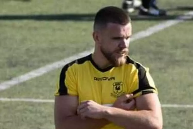 &Sigma;&tau;&omicron;&nu; &Kappa;ό&rho;&omicron;&iota;&beta;&omicron; &omicron; &Alpha;&lambda;έ&xi;&alpha;&nu;&delta;&rho;&omicron;&sigmaf; &Mu;&upsilon;&zeta;ί&rho;&iota;