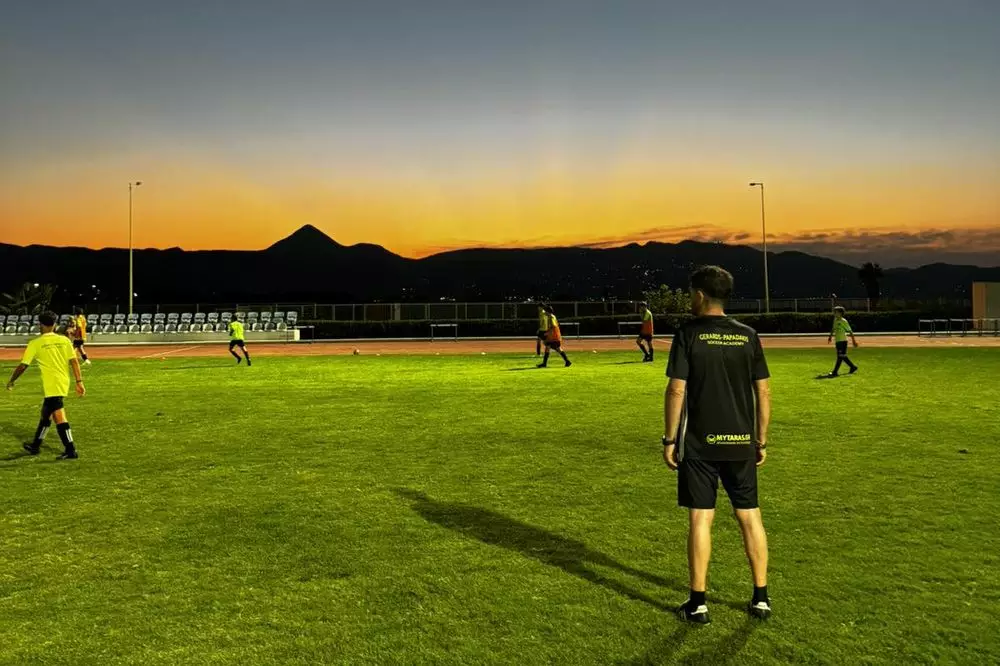 Gerards–Papadakis Soccer Academy: Εκεί όπου τα παιδιά μαθαίνουν ποδόσφαιρο… σωστά!
