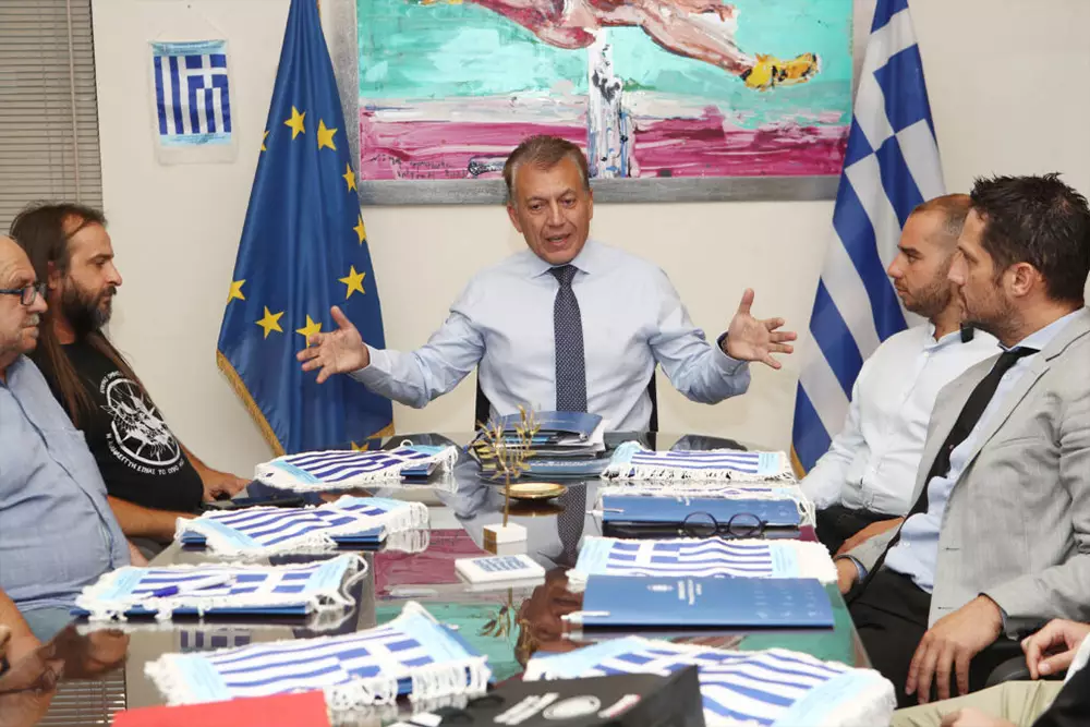 ΒΡΟΥΤΣΗΣ ΜΕ ΕΚΠΡΟΣΩΠΟΥΣ ΑΠΟ ΛΕΣΧΕΣ ΦΙΛΩΝ ΠΑΕ 2