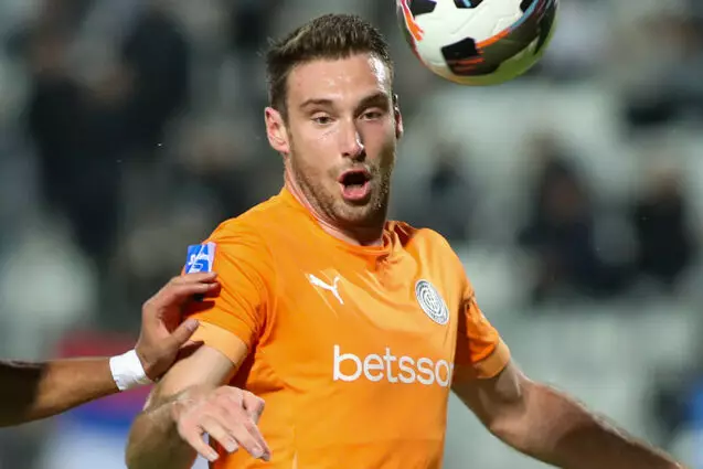 &Gamma;. &Chi;&rho;&iota;&sigma;&tau;ό&pi;&omicron;&upsilon;&lambda;&omicron;&sigmaf;: &laquo;Ή&tau;&alpha;&nu; &mu;ί&alpha; &sigma;&phi;&alpha;&lambda;&iota;ά&rho;&alpha;, &alpha;&lambda;&lambda;ά &sigma;&upsilon;&nu;&epsilon;&chi;ί&zeta;&omicron;&upsilon;&mu;&epsilon; &mu;&epsilon; &tau;&omicron; &kappa;&epsilon;&phi;ά&lambda;&iota; &psi;&eta;&lambda;ά&raquo;