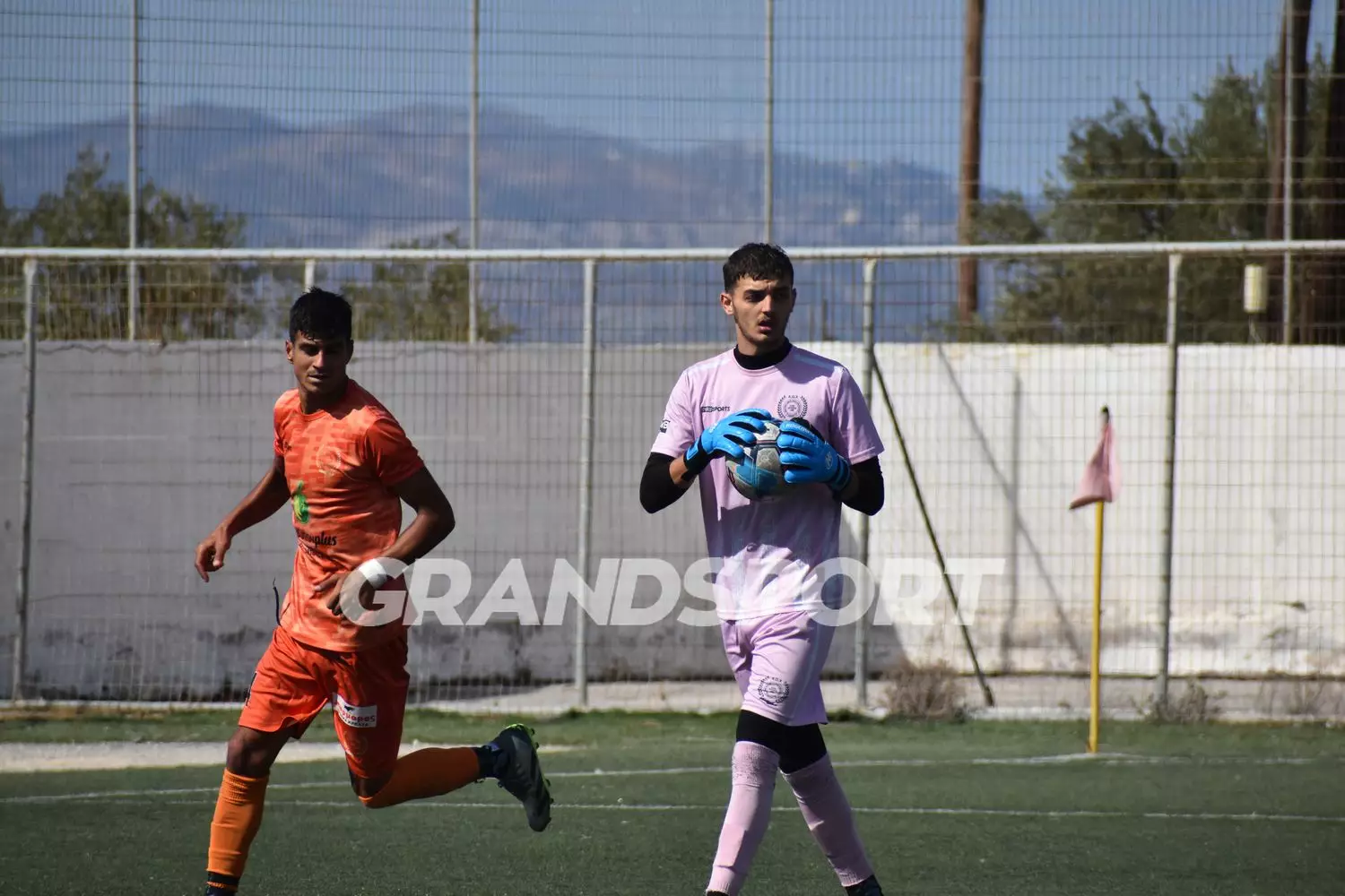 &Pi;&alpha;&rho;&epsilon;&lambda;&theta;ό&nu; &alpha;&pi;ό &tau;&eta;&nu; &Alpha;&Epsilon;&Kappa;&alpha;&tau;&sigma;&alpha;&mu;&pi;ά &omicron; &Mu;&pi;. &Tau;&omicron;&upsilon;&mu;&pi;ά&kappa;&eta;&sigmaf;