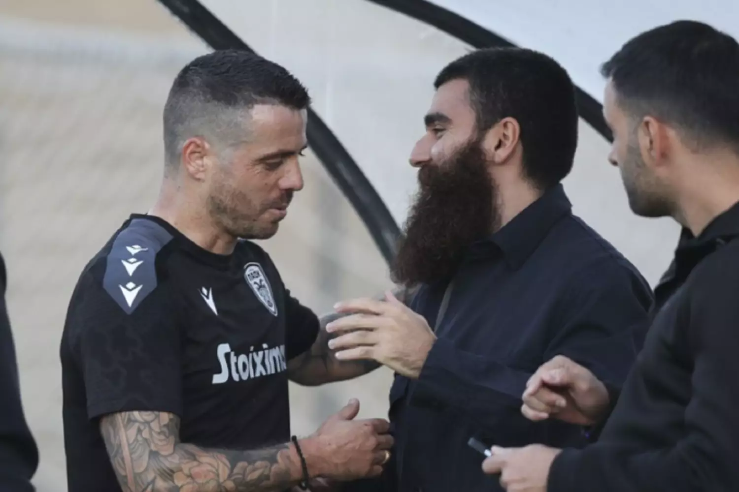 Στα αποδυτήρια οι γιοι του Σαββίδη – Επικοινωνία Ιβάν με Λουτσέσκου και παίκτες