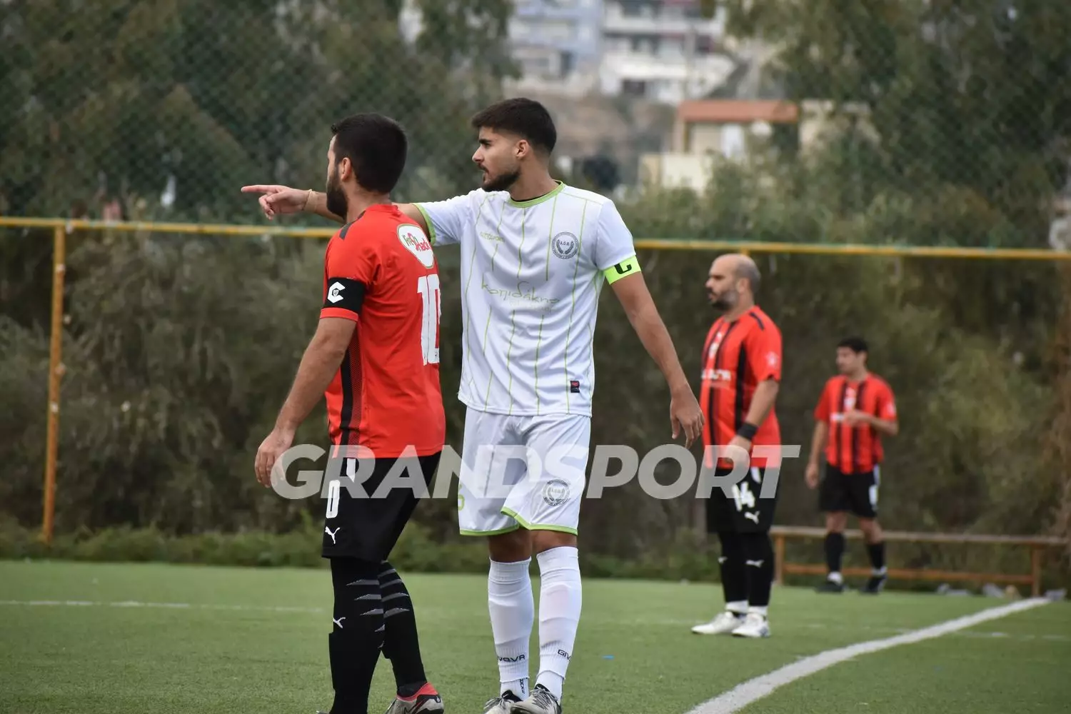 &Gamma;. &Kappa;&omega;&nu;&sigma;&tau;&alpha;&nu;&tau;ά&kappa;&eta;&sigmaf;: &laquo;&Iota;&delta;&iota;&alpha;ί&tau;&epsilon;&rho;&omicron; &mu;&alpha;&tau;&sigmaf; &gamma;&iota;&alpha; &epsilon;&mu;έ&nu;&alpha; &ndash; &Sigma;&upsilon;&gamma;&kappa;&epsilon;&nu;&tau;&rho;&omega;&mu;έ&nu;&omicron;&sigmaf; &sigma;&tau;&eta; &Theta;έ&rho;&iota;&sigma;&sigma;&omicron;&raquo;