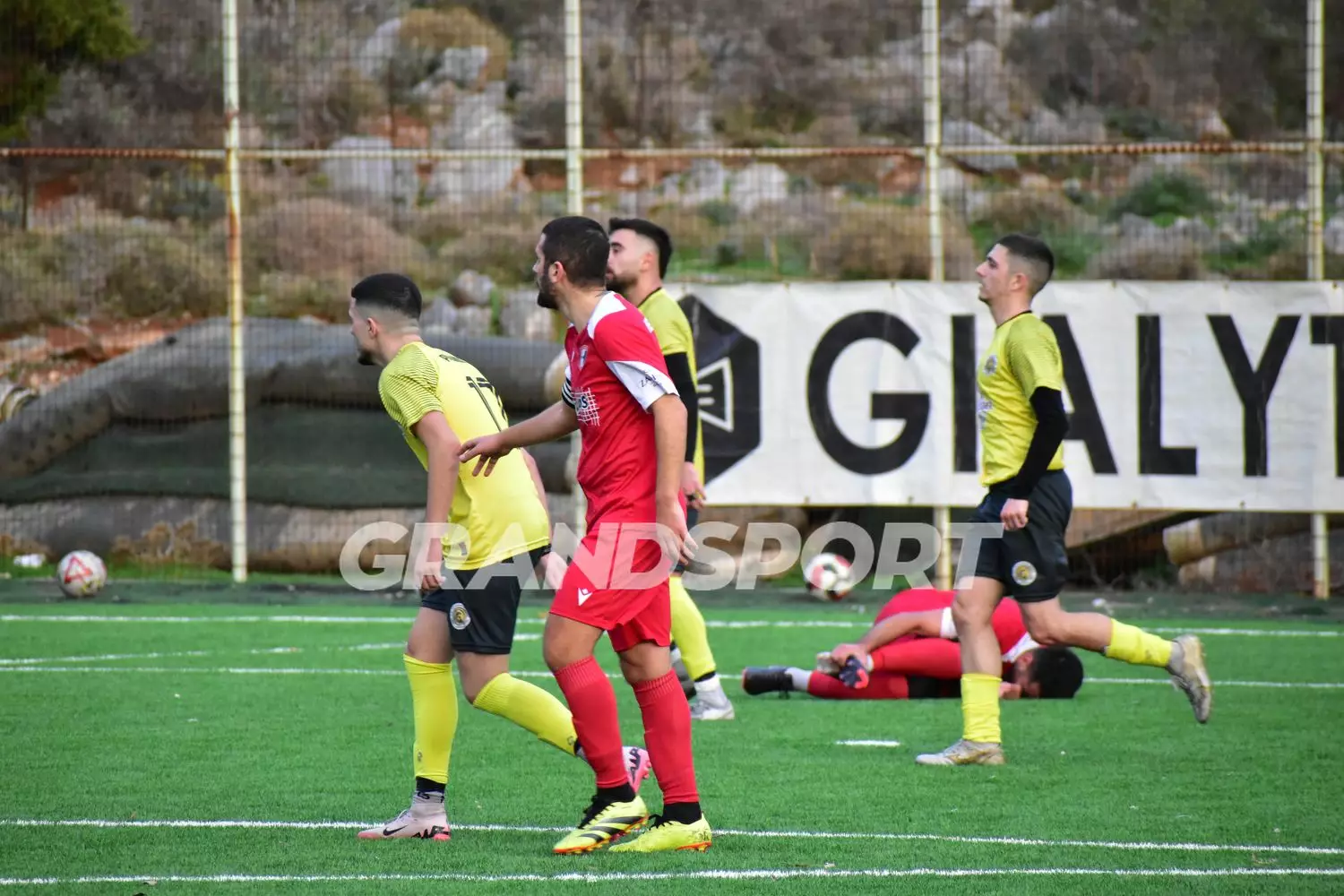 &Rho;&omega;&mu;&alpha;&nu;ό&sigmaf;-&Chi;&epsilon;&rho;&sigma;ό&nu;&eta;&sigma;&omicron;&sigmaf;: LIVE