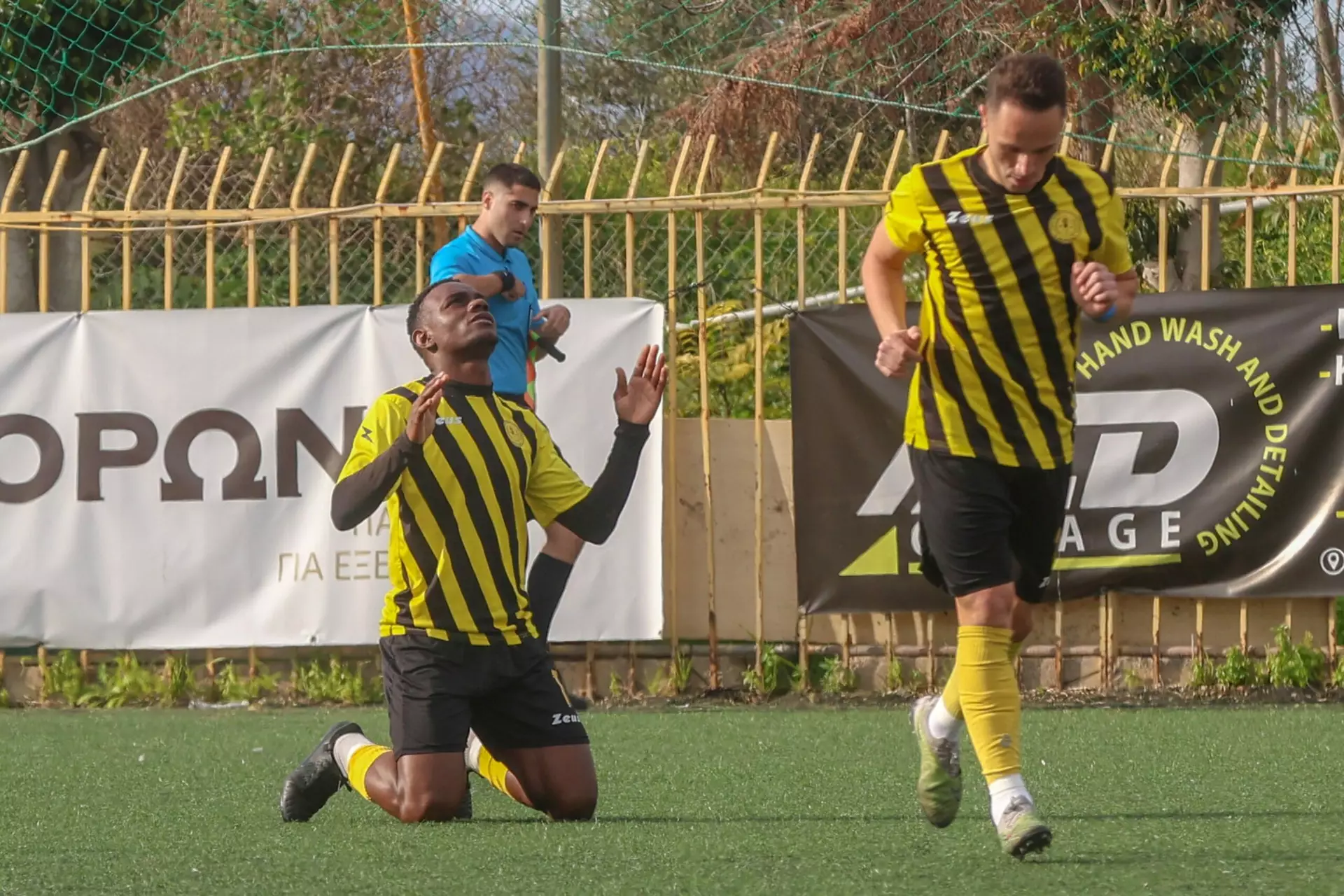 &epsilon;&rho;&gamma;&omicron;&tau;&epsilon;&lambda;&eta;&sigmaf;-&mu;&omicron;&iota;&rho;&epsilon;&sigmaf; (4)