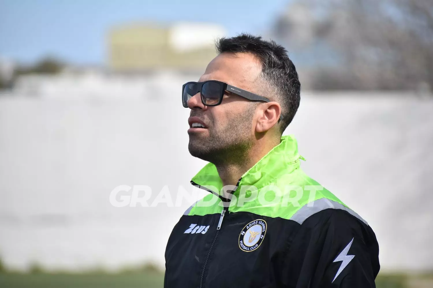 &Kappa;. &Tau;&sigma;&alpha;&phi;&alpha;&nu;&tau;ά&kappa;&eta;&sigmaf;: &laquo;&Tau;&omicron; &pi;&omicron;&delta;ό&sigma;&phi;&alpha;&iota;&rho;&omicron; &delta;&epsilon;&nu; &epsilon;ί&nu;&alpha;&iota; &mu;ό&nu;&omicron; &nu;ί&kappa;&epsilon;&sigmaf;, &alpha;&lambda;&lambda;ά &sigma;&epsilon;&beta;&alpha;&sigma;&mu;ό&sigmaf; &kappa;&alpha;&iota; &kappa;&omicron;&iota;&nu;&omega;&nu;&iota;&kappa;ή &epsilon;&upsilon;&theta;ύ&nu;&eta;&raquo;