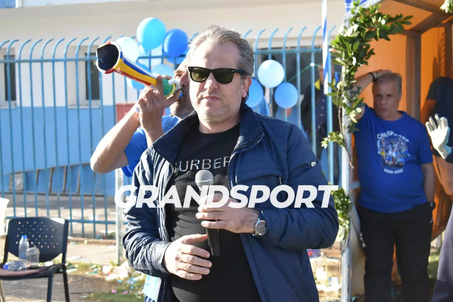 &Pi;&alpha;&lambda;&alpha;ί&mu;&alpha;&chi;&omicron;&iota; &Eta;&rho;&omicron;&delta;ό&tau;&omicron;&upsilon;: &laquo;&Mu;&alpha;&nu;ώ&lambda;&eta; &Lambda;&eta;&mu;&nu;&alpha;ί&omicron; ή&rho;&theta;&epsilon; &omicron; &kappa;&alpha;&iota;&rho;ό&sigmaf; &nu;&alpha; &pi;&alpha;&rho;&alpha;&delta;ώ&sigma;&epsilon;&iota;&sigmaf; &tau;&eta;&nu; &omicron;&mu;ά&delta;&alpha;&raquo;