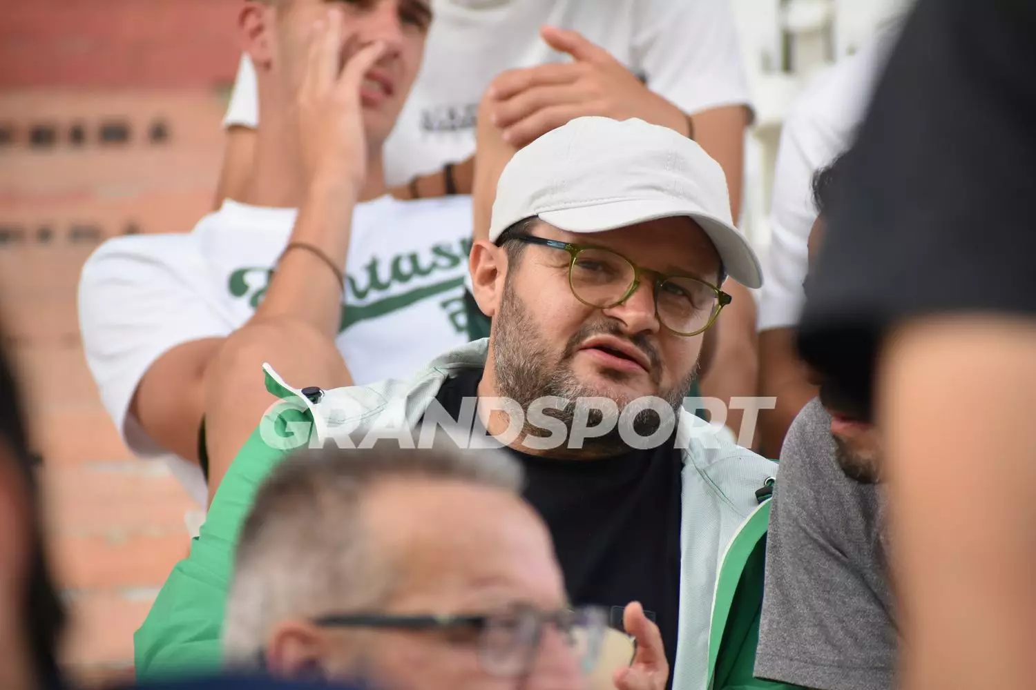 &Nu;. &Tau;&sigma;&alpha;&mu;&pi;&omicron;&upsilon;&rho;ά&kappa;&eta;&sigmaf;: &laquo;&Sigma;ή&mu;&epsilon;&rho;&alpha; &tau;&omicron; &pi;&omicron;&delta;ό&sigma;&phi;&alpha;&iota;&rho;&omicron; &sigma;&iota;&omega;&pi;ά &ndash; &Delta;&epsilon;&nu; &upsilon;&pi;ά&rho;&chi;&omicron;&upsilon;&nu; &alpha;&nu;&tau;ί&pi;&alpha;&lambda;&omicron;&iota;, &mu;ό&nu;&omicron; &sigma;&epsilon;&beta;&alpha;&sigma;&mu;ό&sigmaf; &kappa;&alpha;&iota; &mu;&nu;ή&mu;&eta;&raquo;