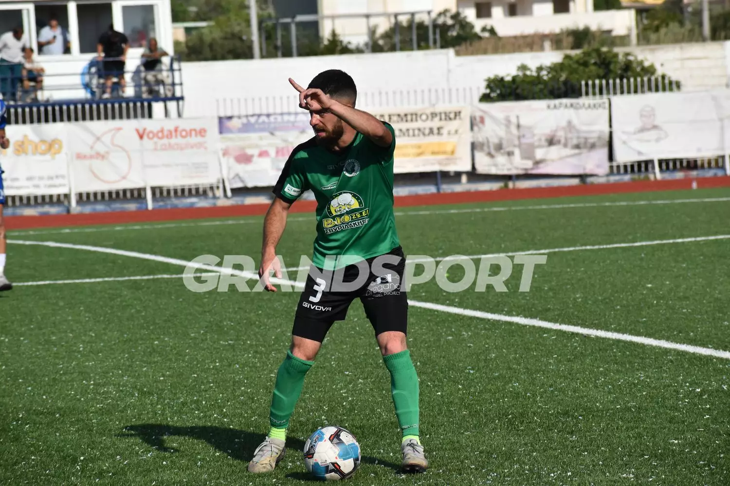 &Epsilon;&rho;&mu;ή&sigmaf; &Zeta;&omega;&nu;&iota;&alpha;&nu;ώ&nu;: &Psi;ά&chi;&nu;&epsilon;&iota; &tau;&iota;&sigmaf; &tau;&epsilon;&lambda;&epsilon;&upsilon;&tau;&alpha;ί&epsilon;&sigmaf; &laquo;&pi;&iota;&nu;&epsilon;&lambda;&iota;έ&sigmaf;&raquo; &gamma;&iota;&alpha; &nu;&alpha; &kappa;&lambda;&epsilon;ί&sigma;&epsilon;&iota; &tau;&omicron; &rho;ό&sigma;&tau;&epsilon;&rho;