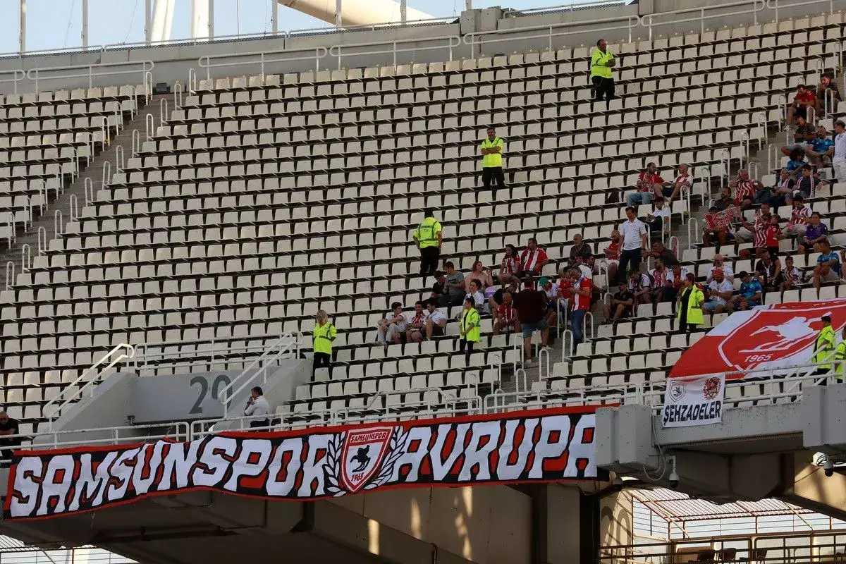 Η UEFA απαγόρευσε στη Σαμσουνσπόρ τη χρήση του πανό για τον Κεμάλ Ατατούρκ