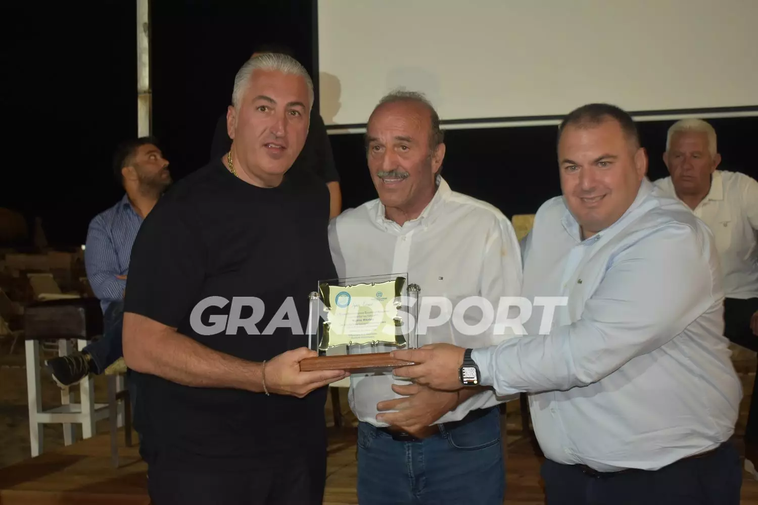 Η ΕΠΣΗ τίμησε τον Μιχάλη Μπούση