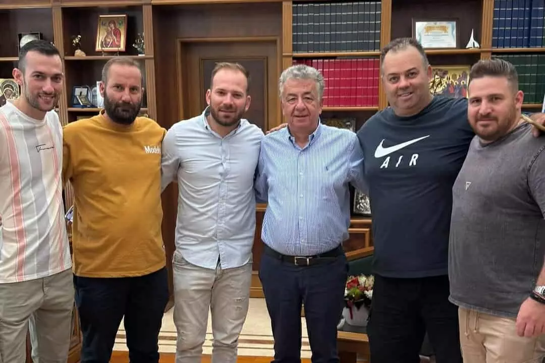 Συνάντηση Ατρομήτου Επισκοπής με τον Περιφερειάρχη Κρήτης για το γηπεδικό!