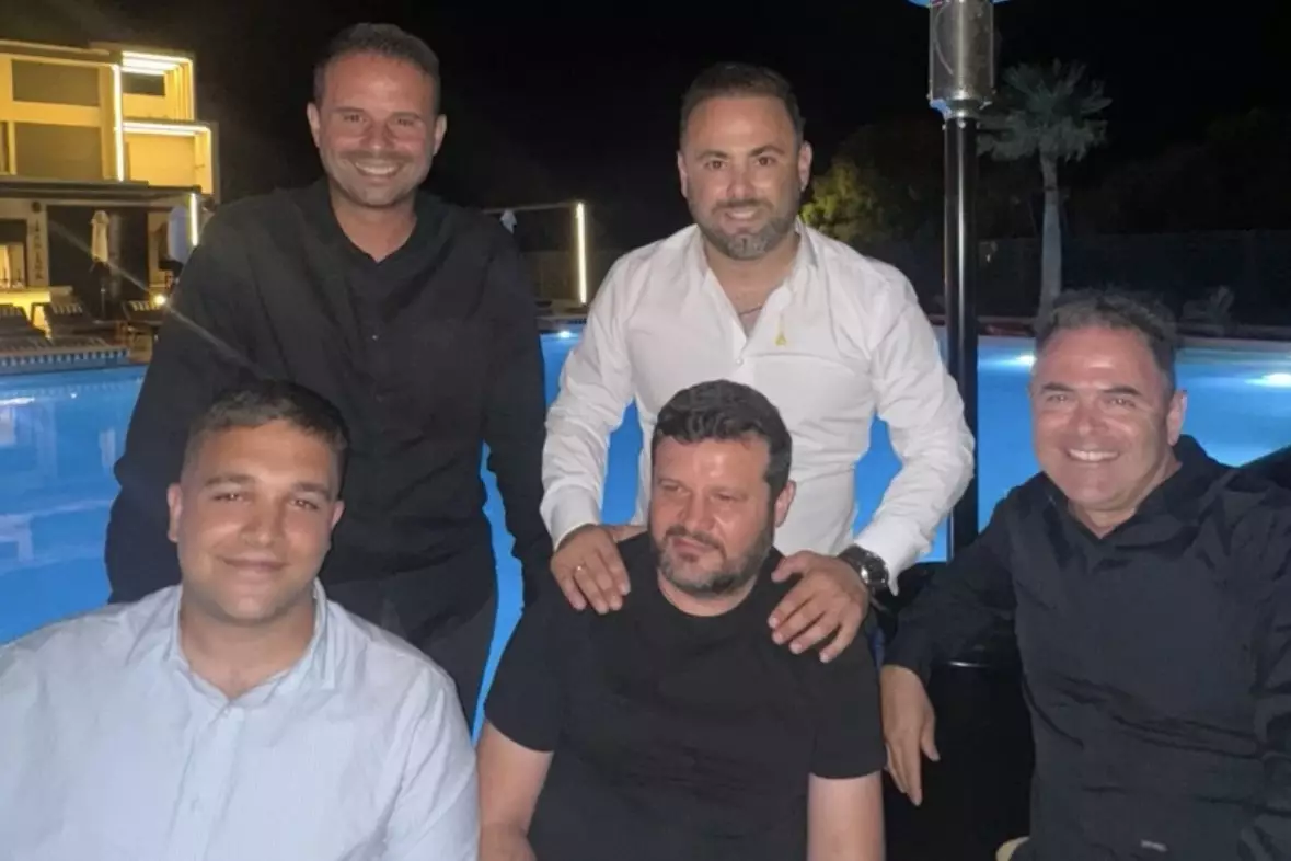 Ο Νίκος Πατραμάνης βάφτισε τον γιο του Μιχάλη – Νονός ο Γιώργος Πετούσης