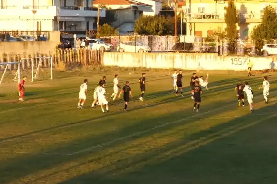 Ασύλληπτο γκολ με ψαλιδάκι από τον Μάνο Καρπαθάκη (vid)