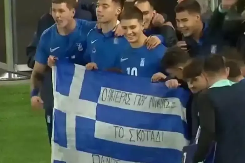 Οι παίκτες της Εθνικής Ελπίδων αφιέρωσαν την νίκη τους στον Πάνο Ρούτσι (vid)