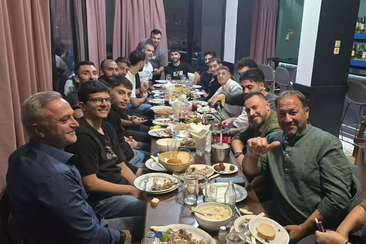 Τραπέζι από τη διοίκηση στη Θέρισσο