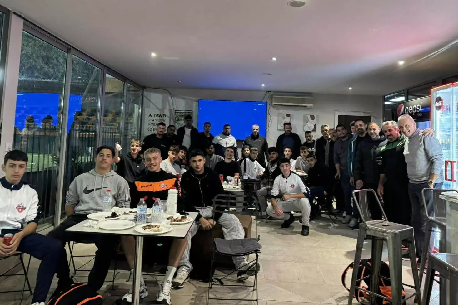 Τραπέζι των αρχηγών στον Αλμυρό