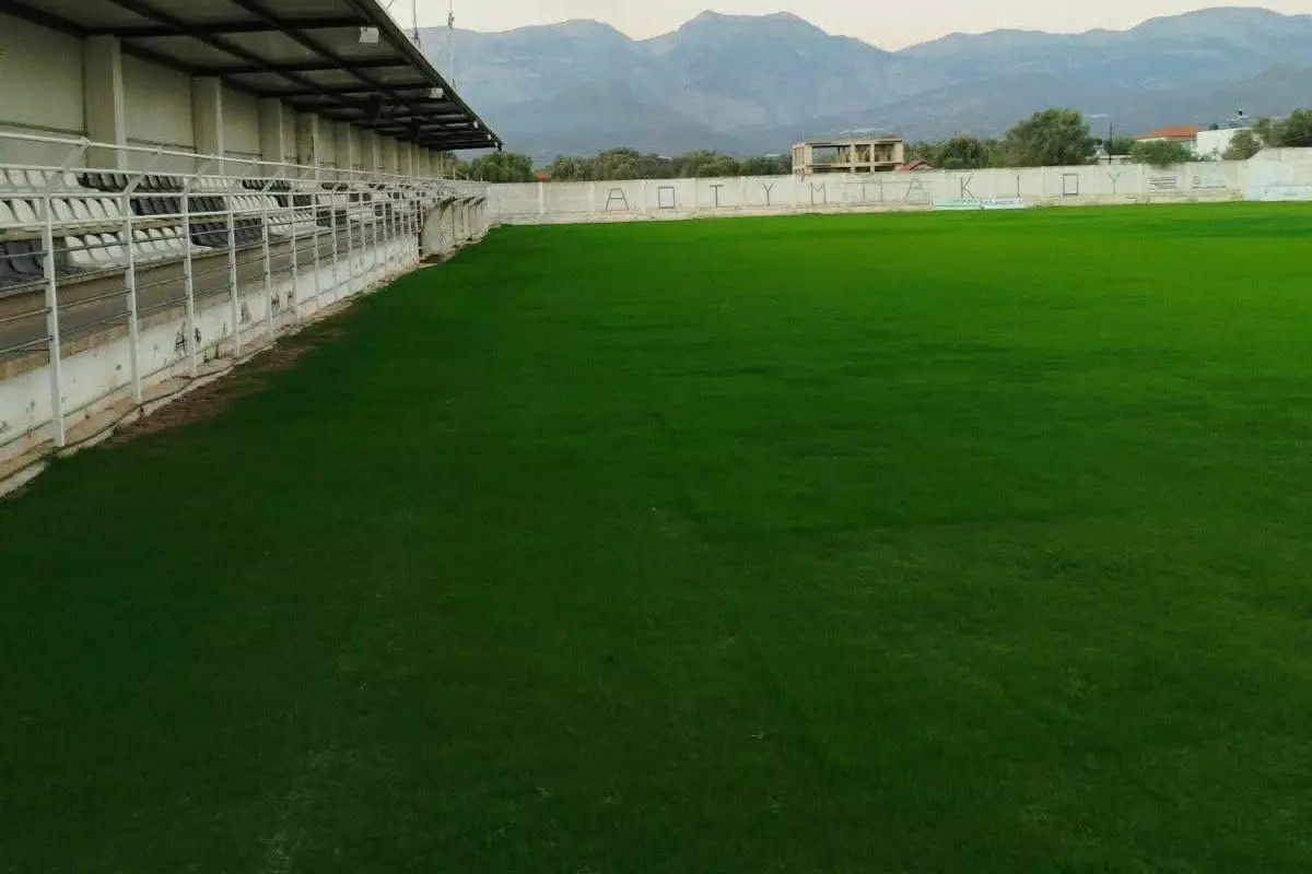 «Πρασινίζει» ξανά το γήπεδο του ΑΟΤ