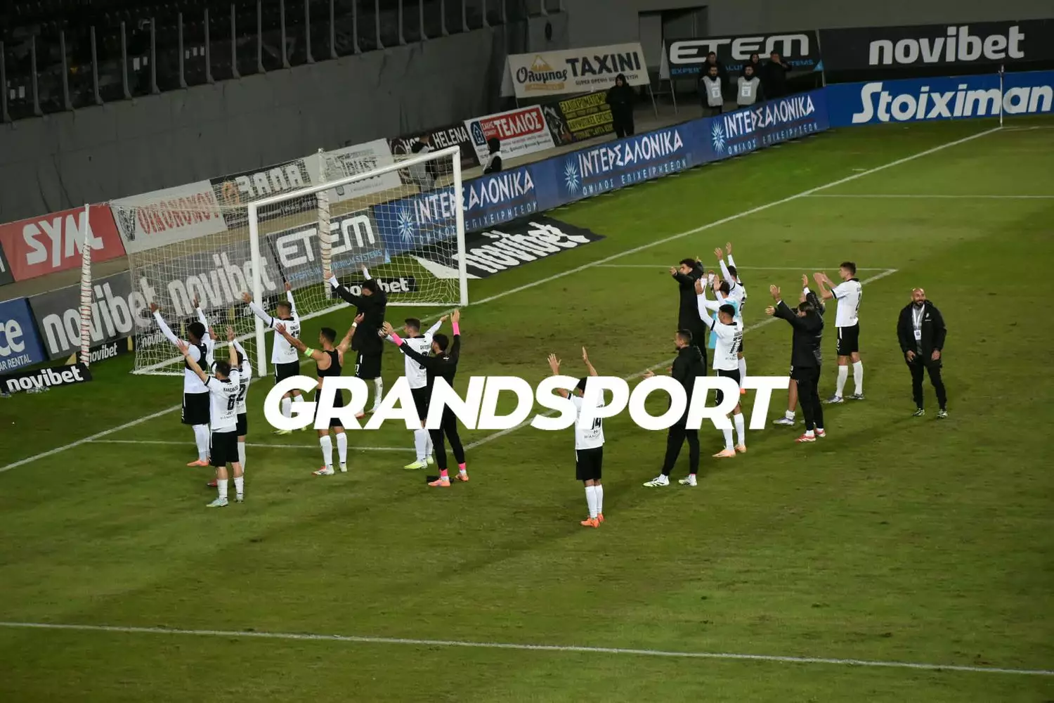 Ο κόσμος χειροκρότησε την ομάδα μετά το μεγάλο διπλό (vid)