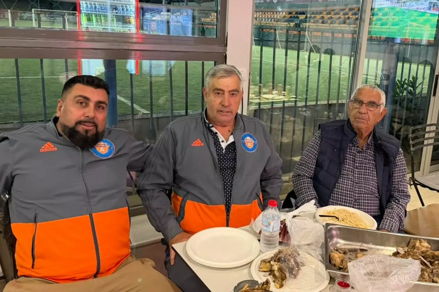 Τραπέζι απο τον Κ. Μαγούλιο στον Αλμυρό παρουσία “Μπρούτζου” (Pics)