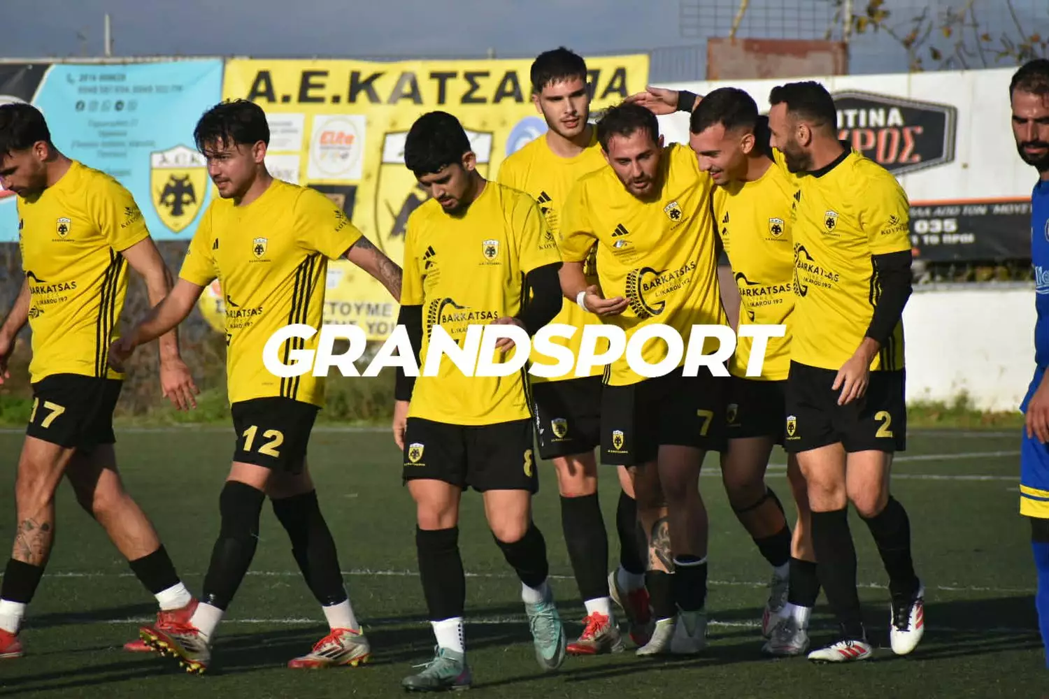 &Alpha;&Epsilon;&Kappa;-&Mu;&omicron;&chi;ό&sigmaf;: LIVE