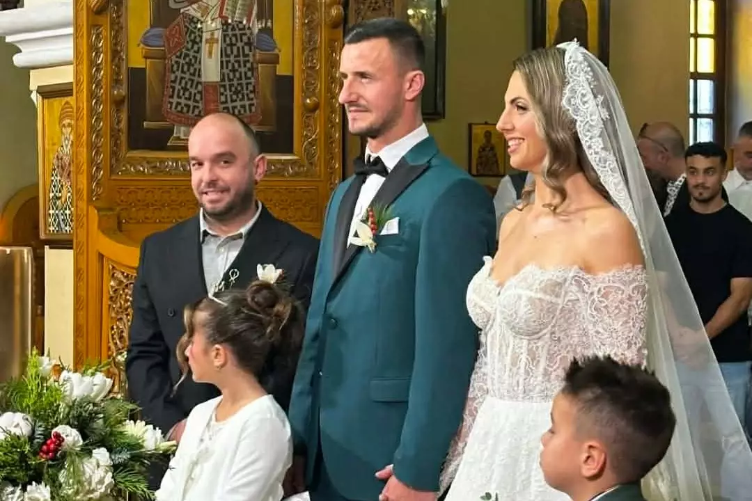 &Nu;&tau;ύ&theta;&eta;&kappa;&epsilon; &gamma;&alpha;&mu;&pi;&rho;ό&sigmaf; &omicron; &Kappa;έ&beta;&iota;&nu; &Chi;ύ&sigma;&iota;