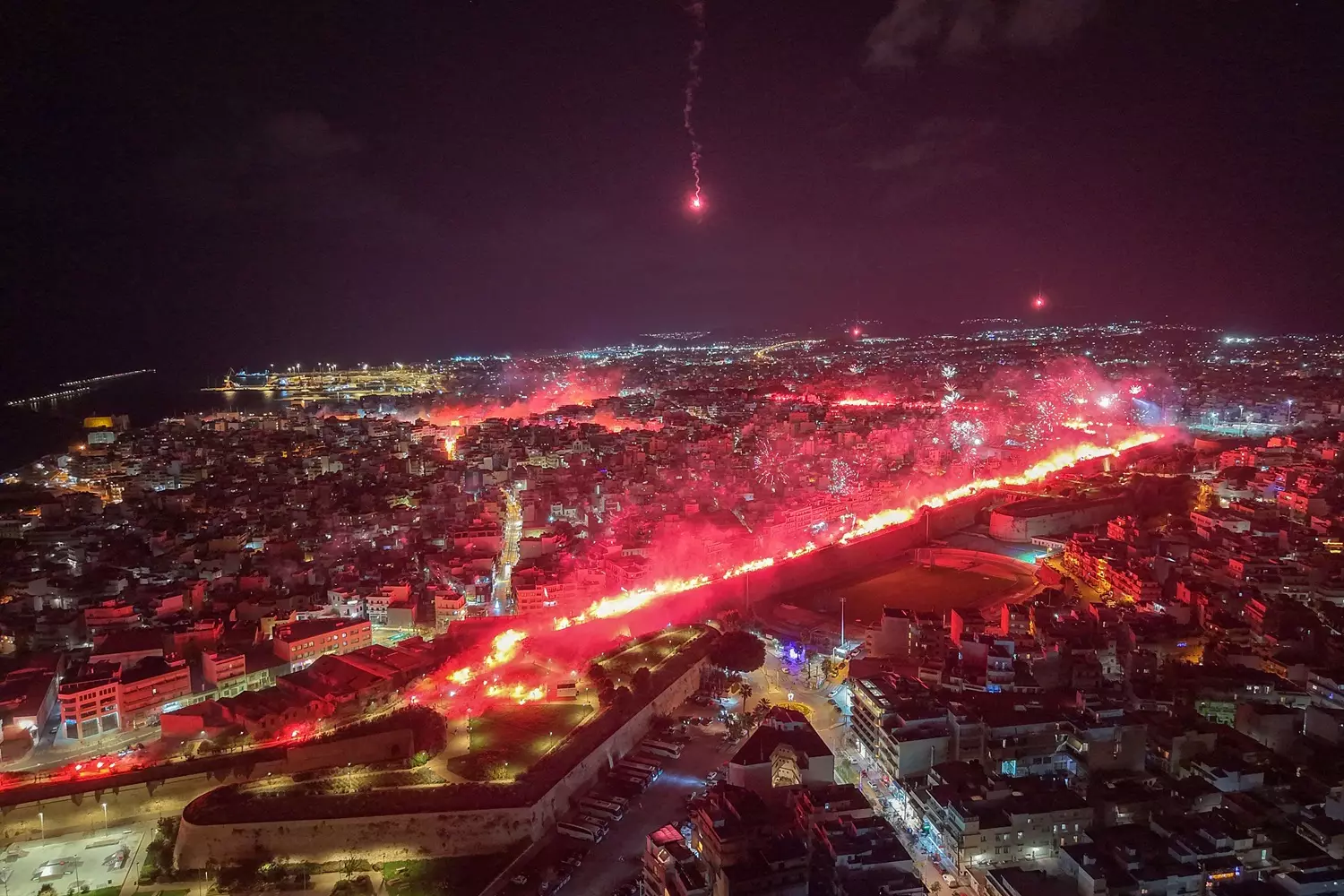 ΠΑΕ ΟΦΗ: «Προσκυνώ την χάρη σου λαέ μου» (pics)