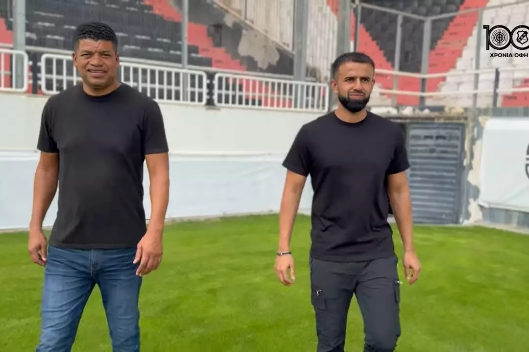 &Gamma;&kappa;ό&mu;&epsilon;&zeta; &kappa;&alpha;&iota; &Nu;&alpha;&mu;&pi;ί &xi;&alpha;&nu;ά &sigma;&tau;&omicron; &laquo;&Gamma;&epsilon;&nu;&tau;ί &Kappa;&omicron;&upsilon;&lambda;έ&raquo; (vid)