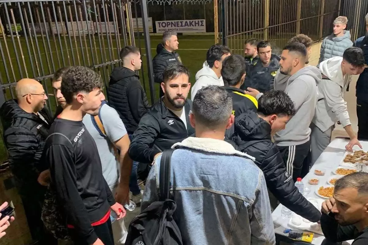 &Chi;&rho;&iota;&sigma;&tau;&omicron;&upsilon;&gamma;&epsilon;&nu;&nu;&iota;ά&tau;&iota;&kappa;&omicron; &kappa;έ&rho;&alpha;&sigma;&mu;&alpha; &mu;&epsilon;&tau;ά &tau;&omicron; &Kappa;ό&rho;&alpha;&kappa;&alpha;&sigmaf;-&Phi;&alpha;&iota;&sigma;&tau;ό&sigmaf;