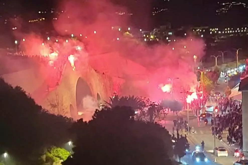 Η… νύχτα έγινε μέρα στο Κομμένο Μπεντένι για τα 100 χρόνια ΟΦΗ (vid)