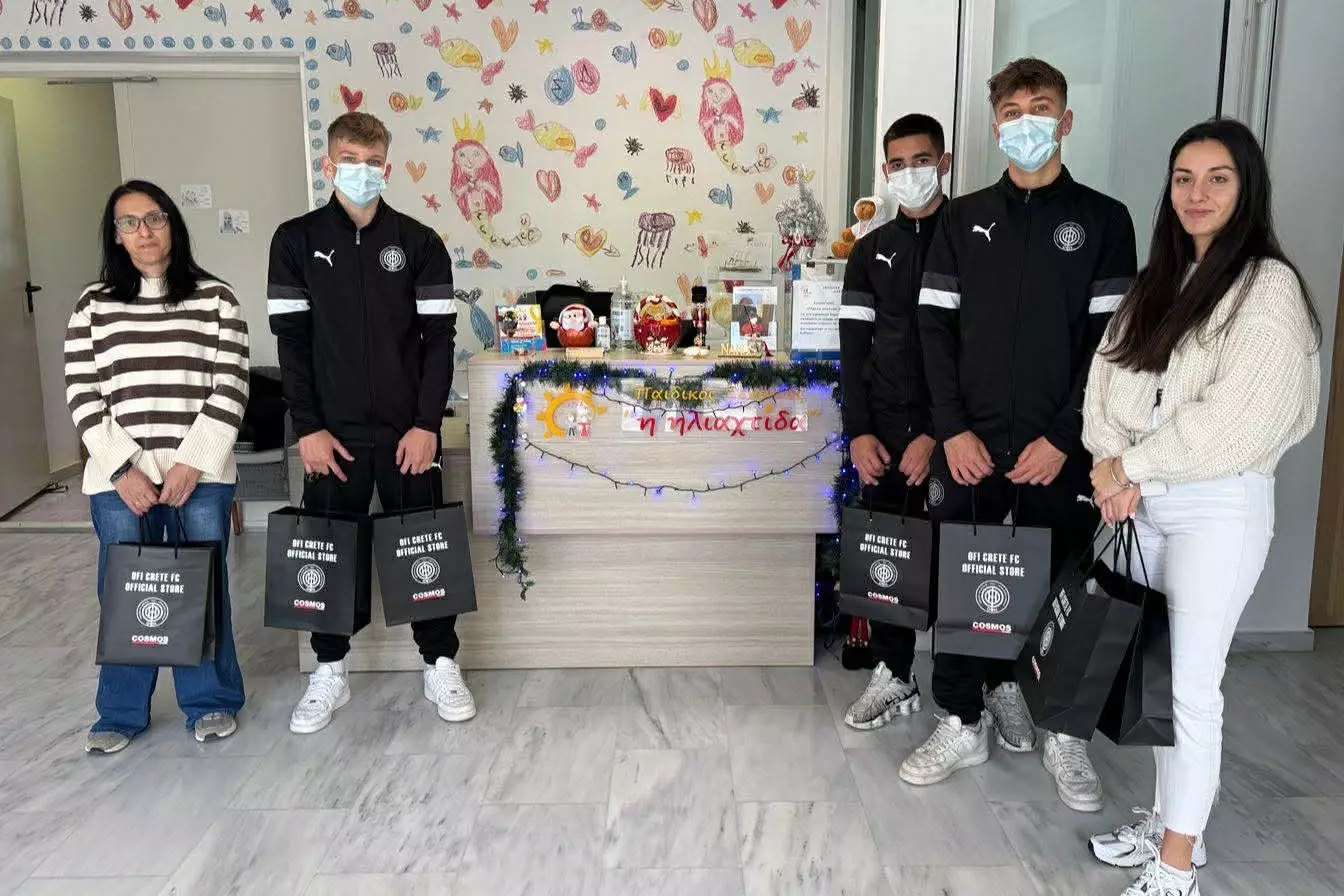 Ό&tau;&alpha;&nu; &tau;&omicron; &pi;&omicron;&delta;ό&sigma;&phi;&alpha;&iota;&rho;&omicron; &gamma;ί&nu;&epsilon;&tau;&alpha;&iota; &alpha;&gamma;&kappa;&alpha;&lambda;&iota;ά: &eta; Elite &Alpha;&kappa;&alpha;&delta;&eta;&mu;ί&alpha; &tau;&omicron;&upsilon; &Omicron;&Phi;&Eta; &delta;ί&pi;&lambda;&alpha; &sigma;&tau;&alpha; &pi;&alpha;&iota;&delta;&iota;ά &tau;&eta;&sigmaf; &laquo;&Eta;&lambda;&iota;&alpha;&chi;&tau;ί&delta;&alpha;&sigmaf;&raquo;