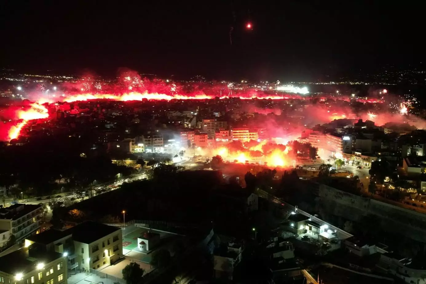 Η… νύχτα έγινε μέρα στο Ηράκλειο για τα 100 χρόνια ΟΦΗ (vid)