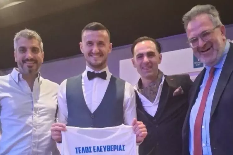 &Epsilon;&upsilon;&chi;ή&theta;&eta;&kappa;&epsilon; &sigma;&epsilon; &Chi;ύ&sigma;&iota; &kappa;&alpha;&iota; &Epsilon;&lambda;έ&nu;&eta; &omicron; &Gamma;&rho;&alpha;&nu;ί&tau;&eta;&sigmaf;