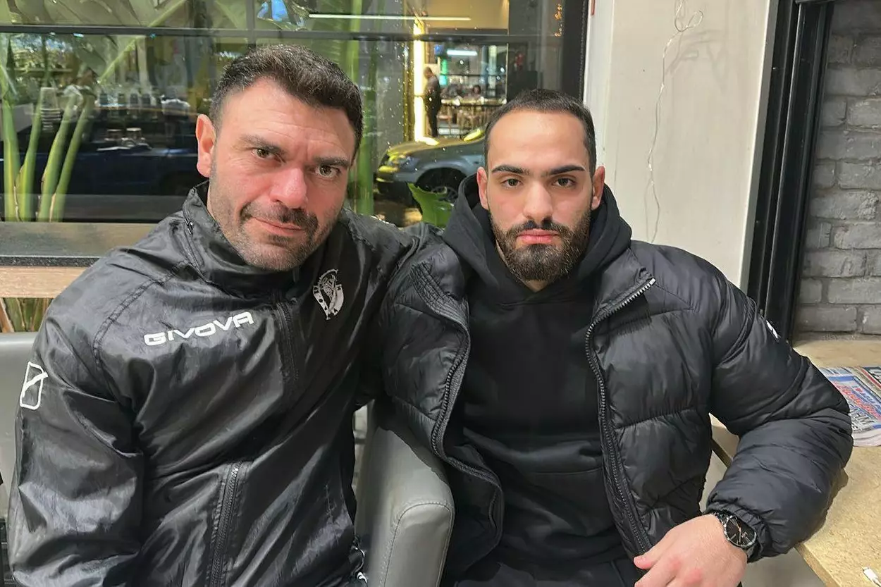 &Sigma;&tau;&omicron;&nu; &Epsilon;&rho;&mu;ή &Zeta;&omega;&nu;&iota;&alpha;&nu;ώ&nu; &omicron; &Sigma;&tau;. &Sigma;&phi;&alpha;&kappa;&iota;&alpha;&nu;ά&kappa;&eta;&sigmaf;