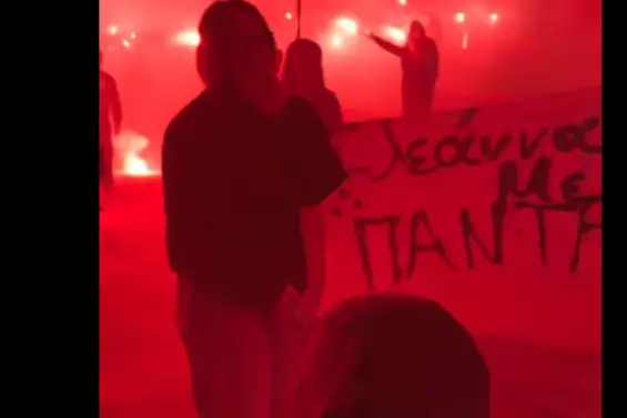 Η πιο… όμορφη πρόταση γάμου, γεμάτη ΟΦΗ από τον Νίκο Κοκοσάλη!