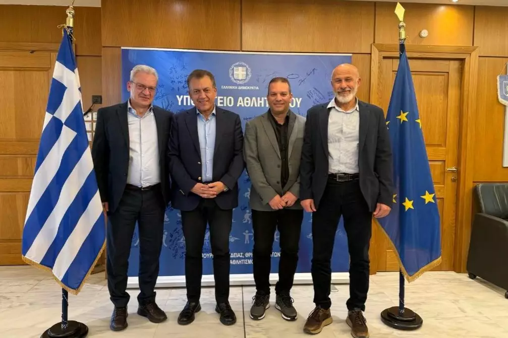 Συνεργασία για τις αθλητικές υποδομές του Ηρακλείου στο επίκεντρο της συνάντησης Βρούτση–Καλοκαιρινού