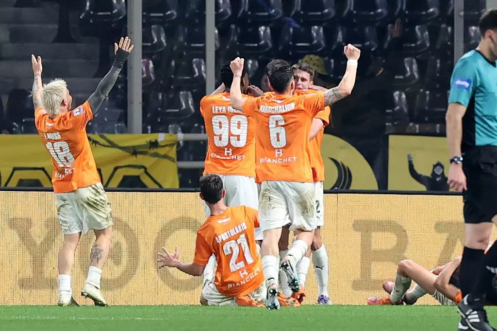 &Mu;ί&alpha; &omicron;&iota;&kappa;&omicron;&gamma;έ&nu;&epsilon;&iota;&alpha; &omicron; &Omicron;&Phi;&Eta;: &Tau;&alpha; &sigma;&upsilon;&gamma;&chi;&alpha;&rho;&eta;&tau;ή&rho;&iota;&alpha; &tau;&omega;&nu; &gamma;&upsilon;&nu;&alpha;&iota;&kappa;ώ&nu; &sigma;&tau;&omicron;&upsilon;&sigmaf; ά&nu;&tau;&rho;&epsilon;&sigmaf;