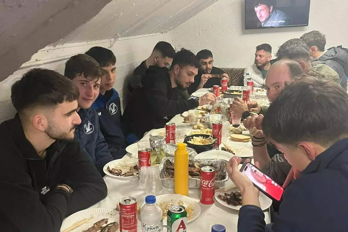 &Tau;&rho;&alpha;&pi;έ&zeta;&iota; &sigma;&tau;&omicron;&nu; &Alpha;&epsilon;&tau;ό &Alpha;&nu;&omega;&gamma;&epsilon;ί&omega;&nu;